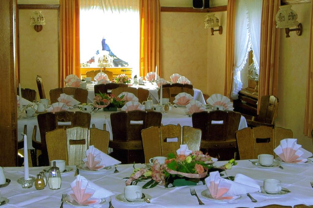 Hotel Restaurant Schmidter Bauernstube Nideggen Oda fotoğraf