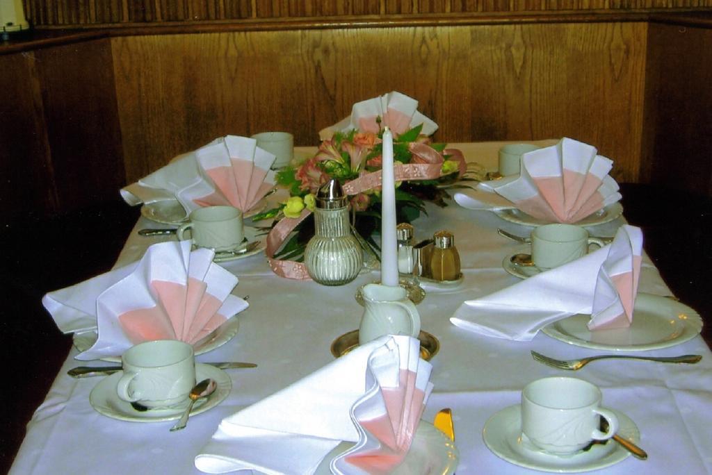 Hotel Restaurant Schmidter Bauernstube Nideggen Oda fotoğraf